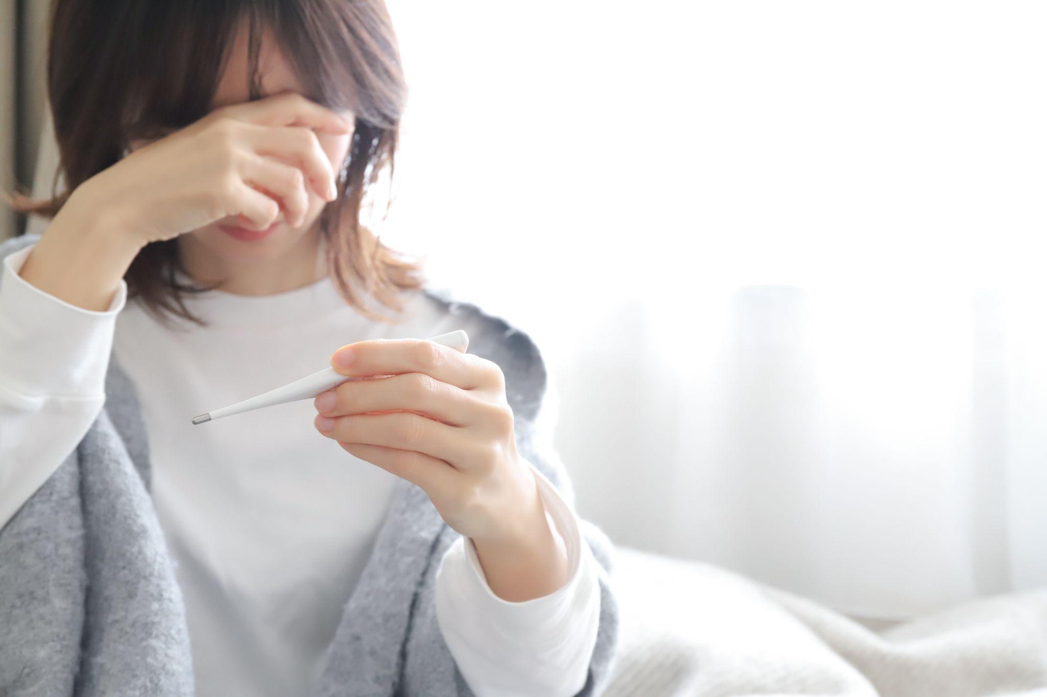 交通事故のあとに熱が出るのはなぜ？原因の見分け方と受診の目安